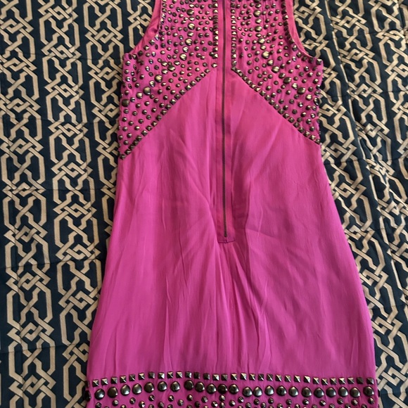 Bright pink silk dress with metal details - Picture 5 of 7